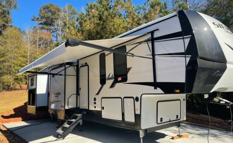 Liberty - 2022 Forest River Sierra Luxury 384QBOK