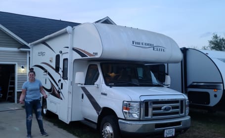 2017 Thor Motor Coach Freedom Elite