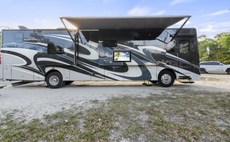 2018 Sportsman Coachman, Master BR w/shower, second bathroom, washer/dryer