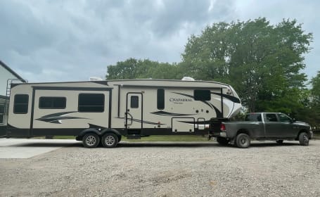 Spacious Family Bunkroom with a Gooseneck Hitch!