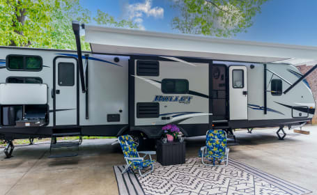 2020 Bullet Ultra Lite Full Bunks+2 Baths