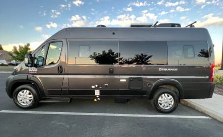 2022 Thor Sequence 20J Sleeps 3,  sits 5-6 people