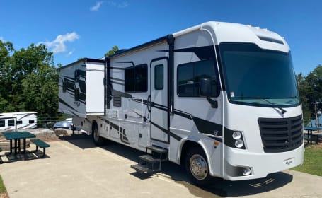 The Bee Hive -  Luxurious RV for the whole Family