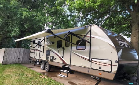 2018 Coleman 30ft Bunk House. Lightweight and easy to pull.