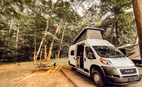 Off-Grid Camper Van - Family Friendly - 2022 Winnebago Solis - Class B