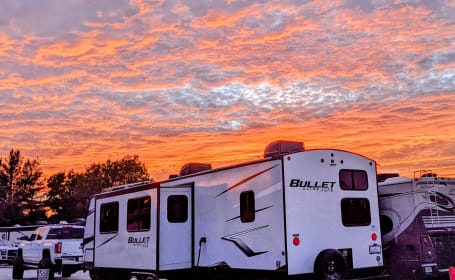 2022 Keystone Bullet Ultra Lite, two a/c and 1.5 bath, perfect for families