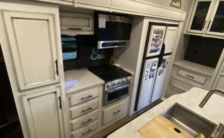 2019 Jayco Eagle 5th Wheel- with A/C