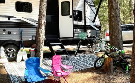 Beautiful light weight trailer with bunks!