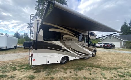 NEW LISTING, FREE parking! Easy To drive, Great for families, Pet friendly.