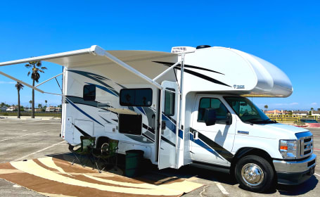 Let the fun begin!  2022 Thor Four Winds 25M
