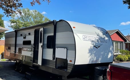 Like New 32 Foot Bunk house trailer