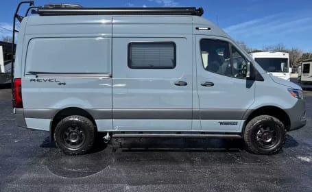 2022 Winnebago Revel - The Ultimate 4x4 Offroad Class B Camper
