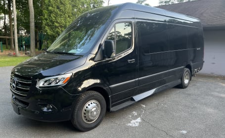 2022 Ultimate Toys Ultimate Coach Sprinter