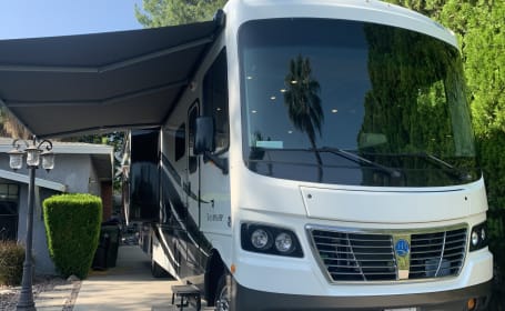 2017 Holiday Rambler Vacationer - A Camper's Dream!