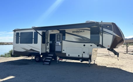 39' Clean, comfortable, well maintained! Heartland Bighorn. Delivery only.