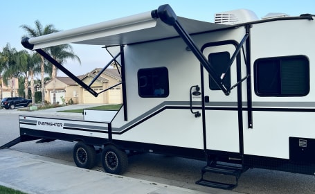 Brand NEW! 2023 Genesis Supreme Overnighter Open Cargo Toy Hauler