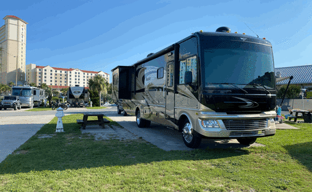 2014 Fleetwood Bounder 33C 