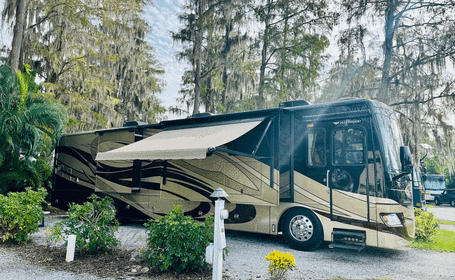 Spacious Big Rig with King Suite and PVT Bunkhouse setup to ENTERTAIN!
