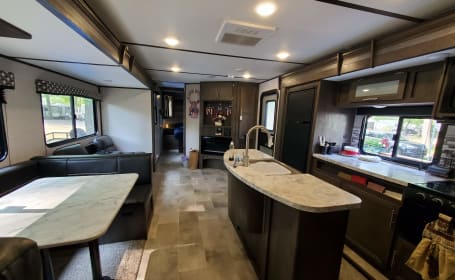 2020 Coleman, Sleeps 8