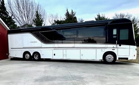 2020 Winnebago Horizon 42Q Class A 43ft. Sleeps 4+2, Seatbelts 4