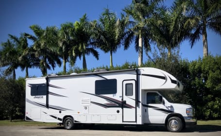 NEW 2023: Beautiful, loaded w/bunk beds. Sleeps 8