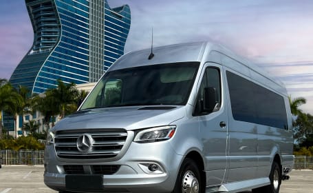 2023 Ultimate Toys Ultimate Coach