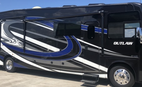 2020 Thor Outlaw 38 MB Toy Hauler