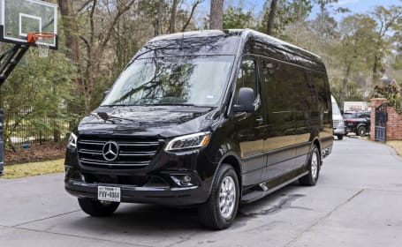 2022 Ultimate Toys Ultimate Coach