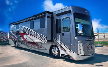 RV Queen's Diesel, Bunks 