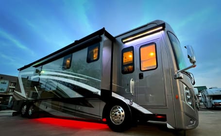 RV Queen's New 2023 Tag Axle Diesel Pusher, Bunks, 2 Full baths 
