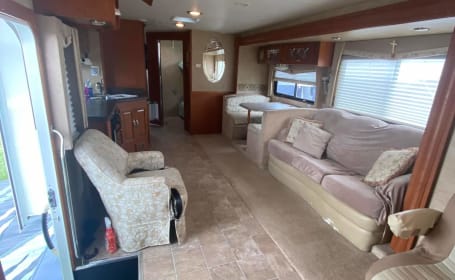 Rare 2 bedroom bunkhouse motorhome - 2009 Goergetown