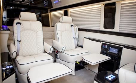 2022 Luxury Mercedes-benz Ultimate Limo