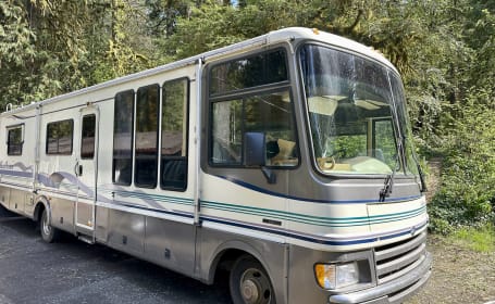 1997 Fleetwood Class A with Lots of Extras! Electric Bikes, & more!