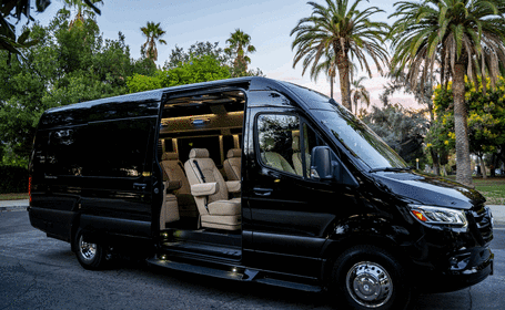 2023 Ultimate Toys Ultimate Coach