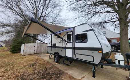 2022 Jayco Jay Flight SLX easy to tow with lots of features!