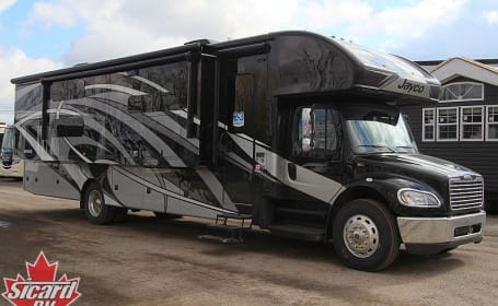 2022 Jayco Seneca 37L Super C RV