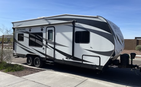2019 Genesis Supreme - Sleeps 6!