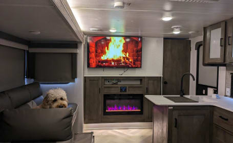 2022- Sleeps 10. Blackstone grill included!
