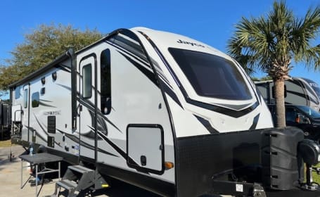 LAKE LIFE - 2022 Jayco Luxury Travel Trailer with Bunkhouse - Delivery Only