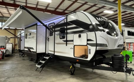 *** Super Clean & Spacious 2023 Heartland Mallard M33 w. 3 slides ***