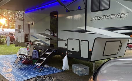 2021 Forest River Cherokee Arctic Wolf