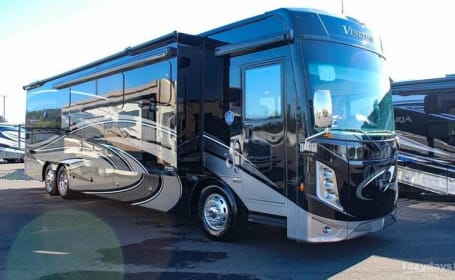 Thor Motor Coach Venetian B42 Bunkhouse