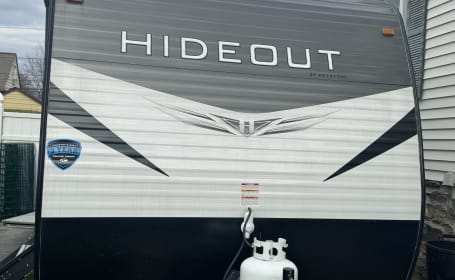 2021 Keystone RV Hideout. 21'