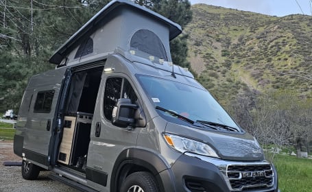 Winnebago Camper Van (Solis 59PX)