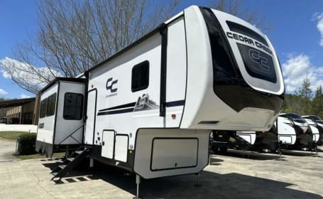 2024 Cedar Creek Private Bunkroom with own Bathroom plus Loft