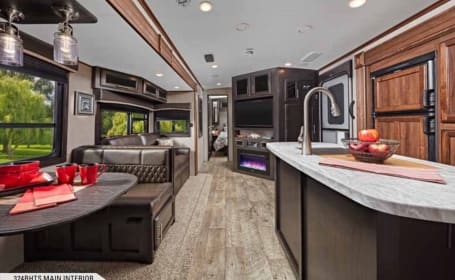 Special Offer: Stay at Hart Ranch in a Family Sized Jayco 324BHTS Trailer