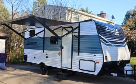 2024 Crossroads RV Zinger Lite - Sleeps 7!