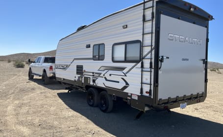 FULLY EQUIPPED TOY HAULER ready for endless adventures sleeps 6