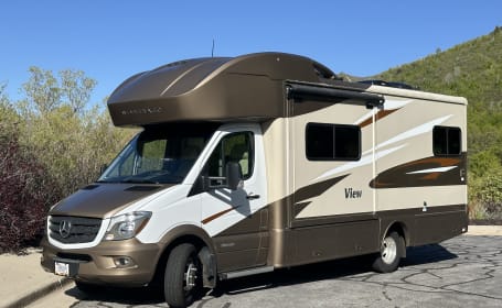 FANTASTIC 2017 WINNEBAGO VIEW with LOW MILES