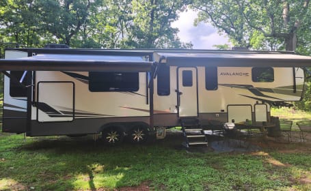 2020 Keystone Avalanche 339GK